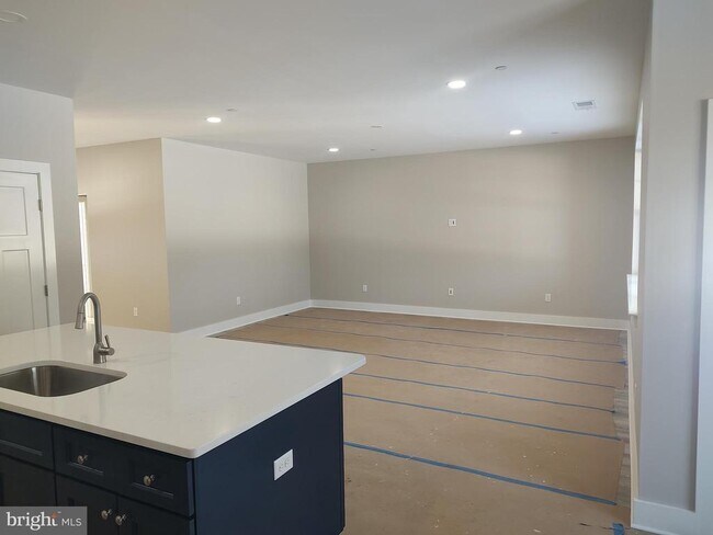 Photo - 112 W Main St