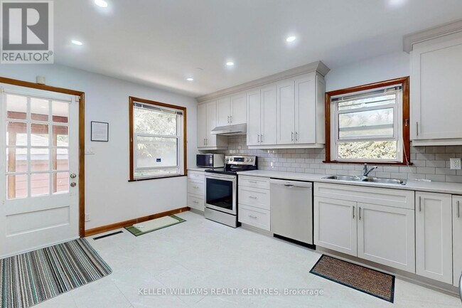 Photo - 252 Elgin Mills Rd W Unit A