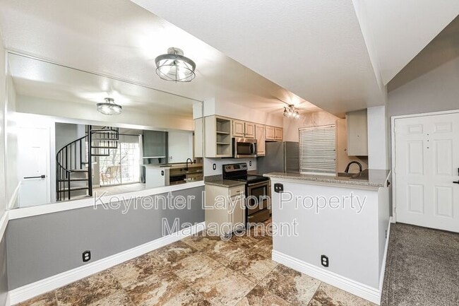 Photo - 650 S Main St