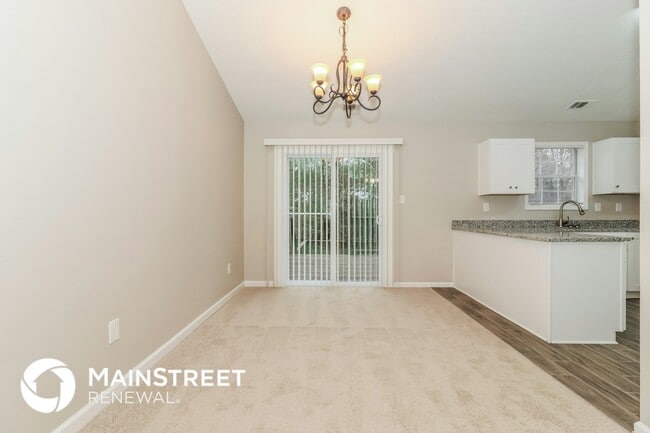 Photo - 2401 Bethune Cir
