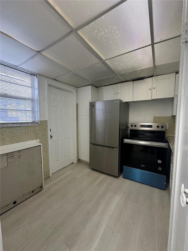 Building Photo - 20200 NE 29th Ct Unit 3