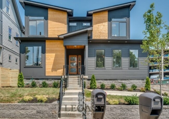 Building Photo - 1710 Nassau St