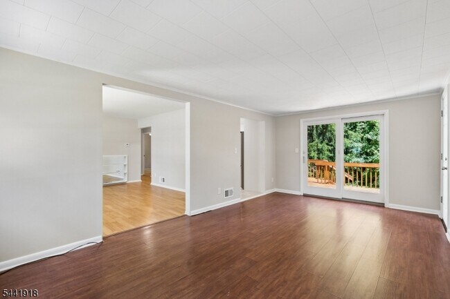 Photo - 124 Holmes Oval S