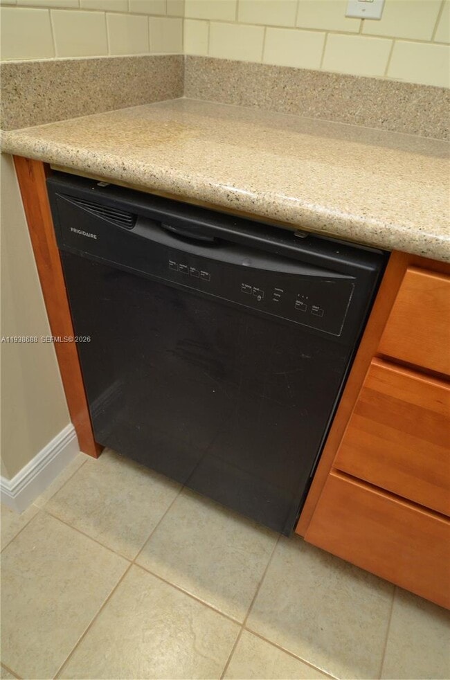 Photo - 2935 NE 163rd St Unidad 5U