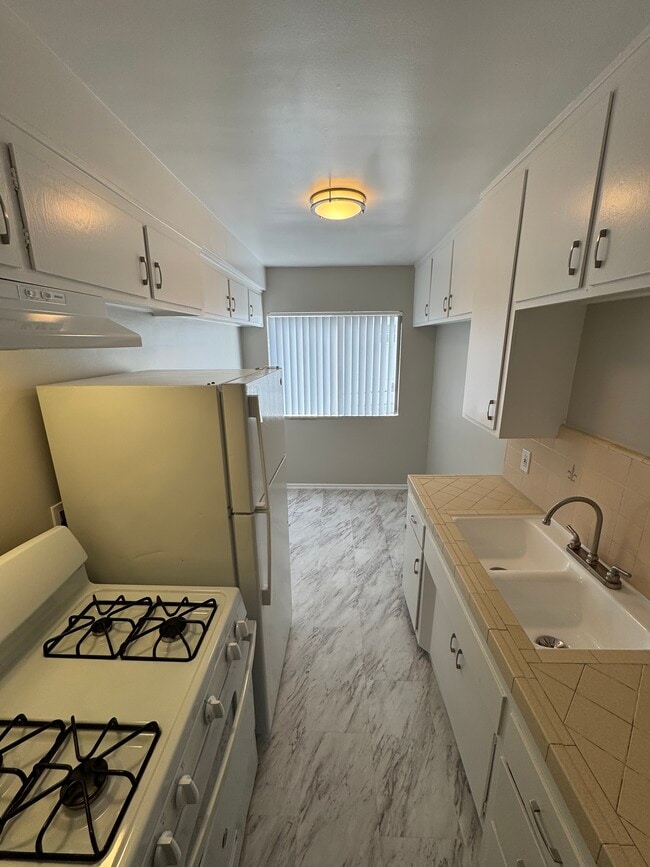 Photo - 6000 Franklin Ave