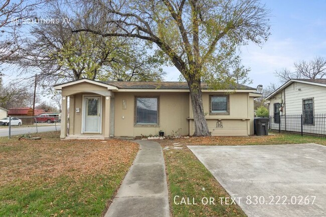 "Charming 2-Bed Oasis in San Antonio: Cozy... - "Charming 2-Bed Oasis in San Antonio: Cozy... House