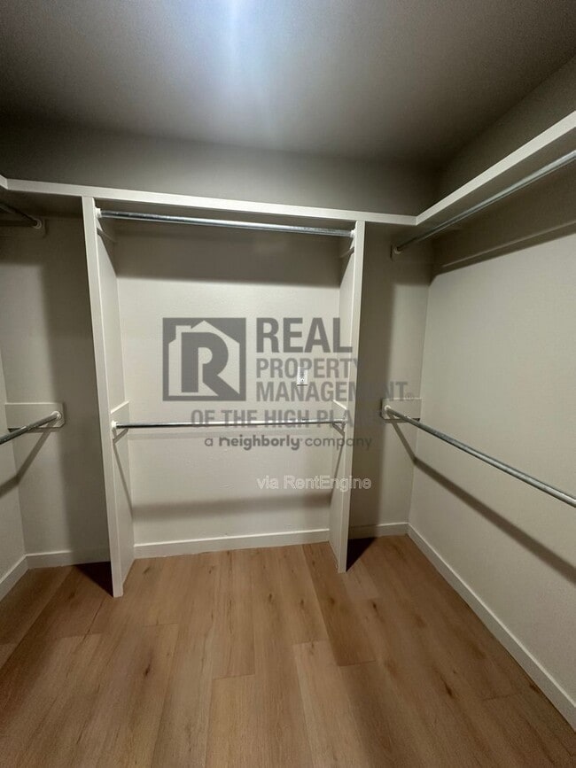 Photo - 4780 Clive Ave