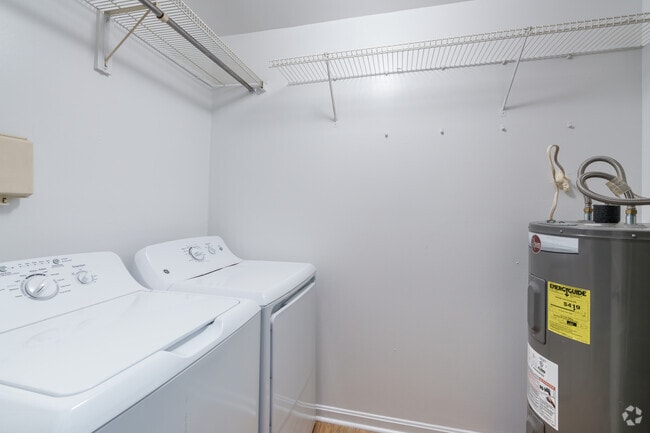 2BR, 1.5BA - 1,026SF - Laundry