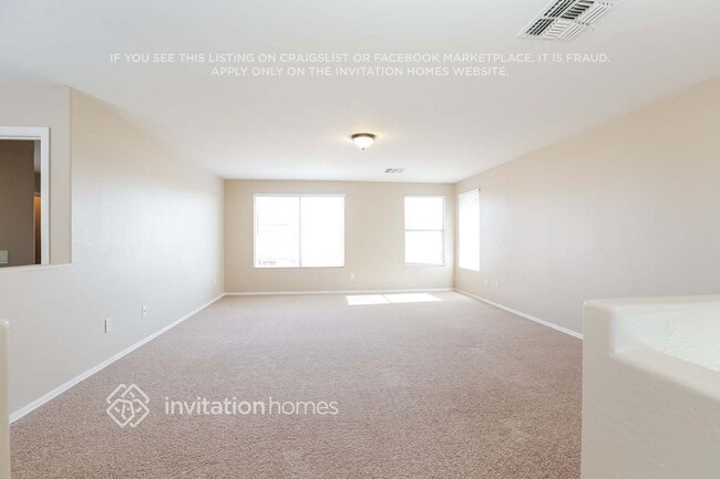 11718 W Laurel Ln