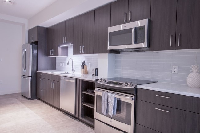 Photo - 900 Beacon St