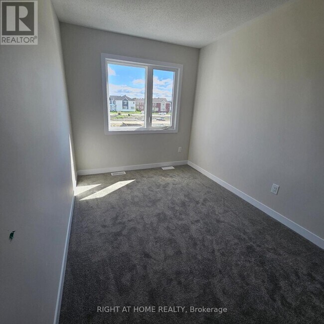 Photo - 712 Haflinger Row