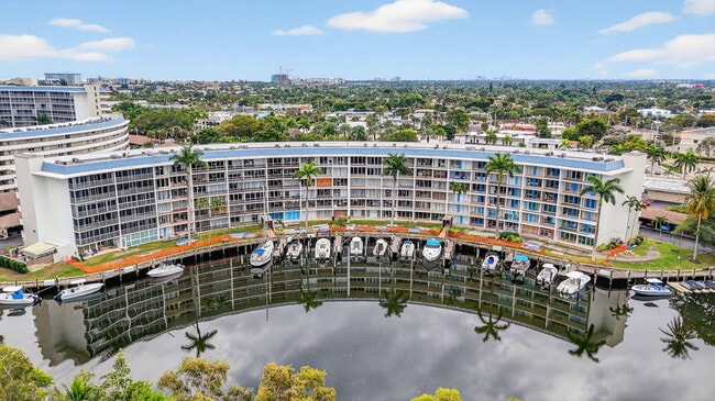 Building Photo - 1319 E Hillsboro Blvd Unit 208