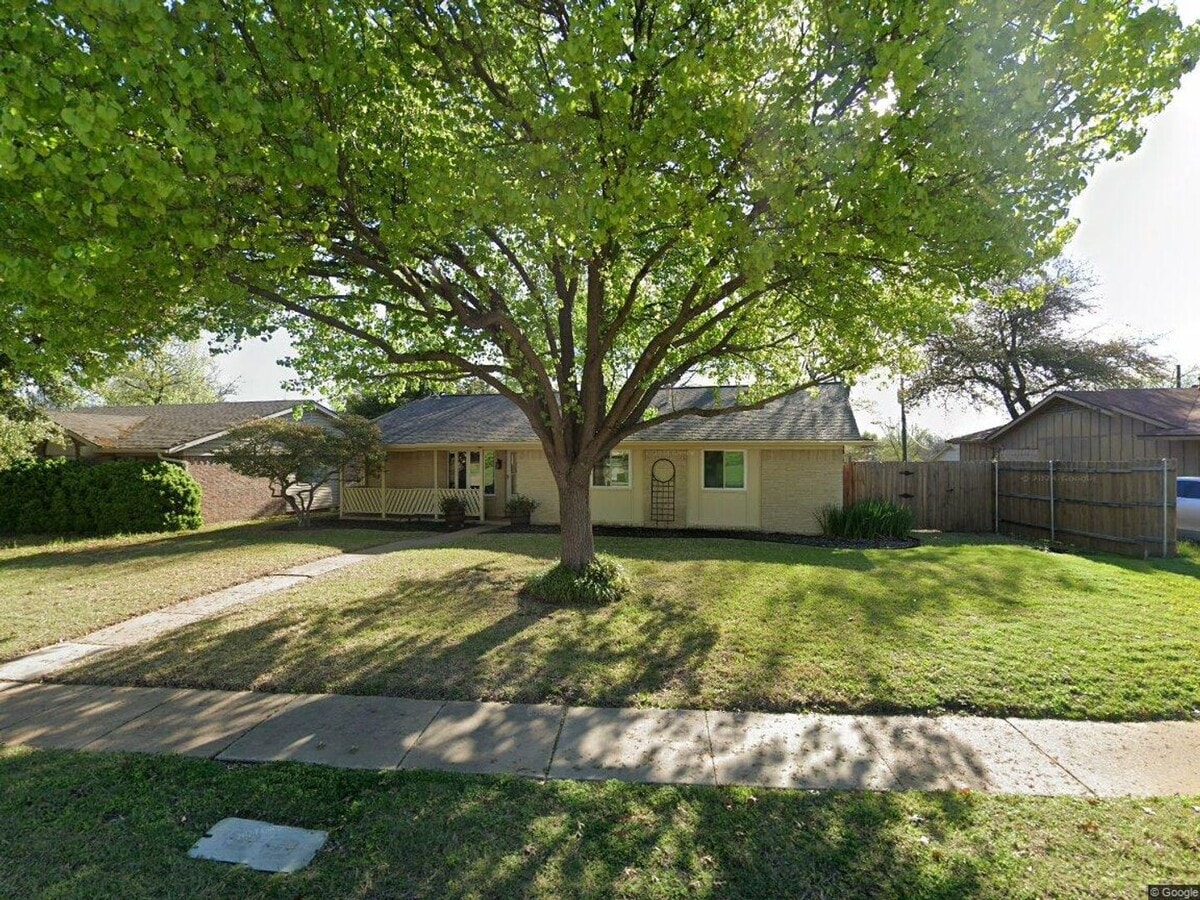 Photo - Brand New Feel, Classic Charm: 3 Bedroom i... Casa