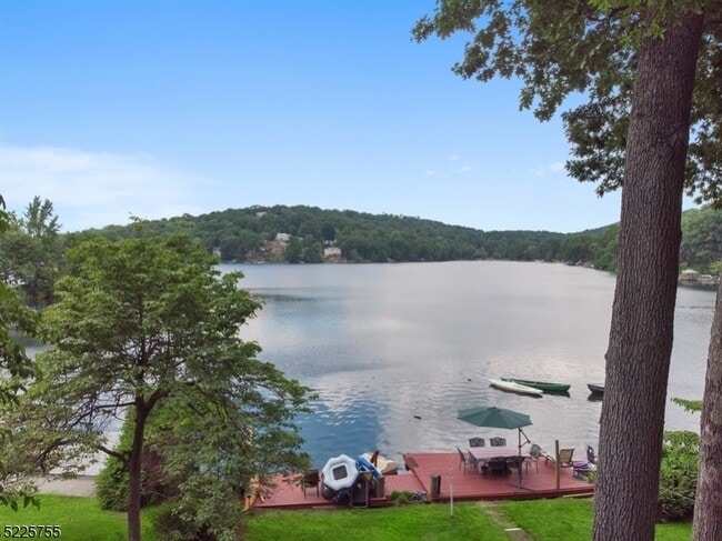 Photo - 137 Lakeview Ave