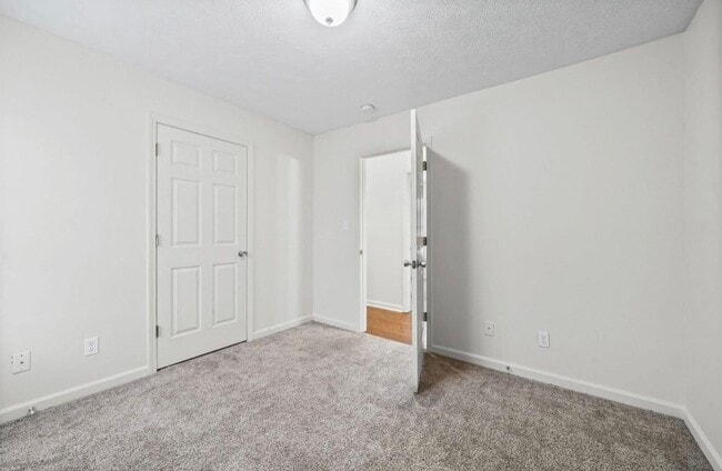 Photo - 101 Avalon Blvd