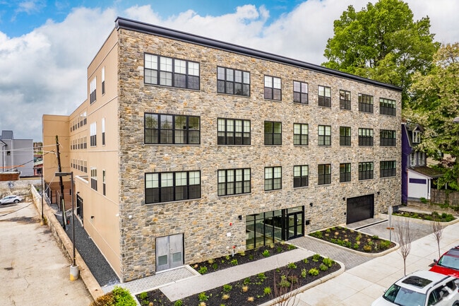Building Photo - 20 West