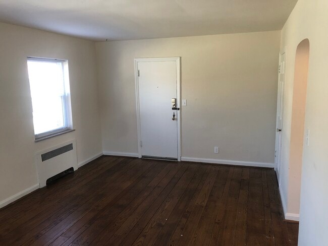 Building Photo - 1711 Portman Ave Unit 2