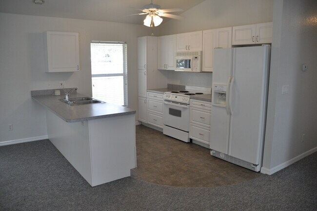 Kitchen - 5123 Spirit Lake Rd