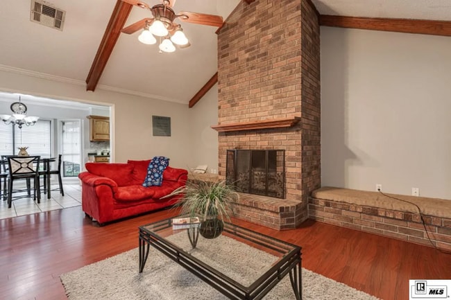 Photo - 105 Timberlane Dr