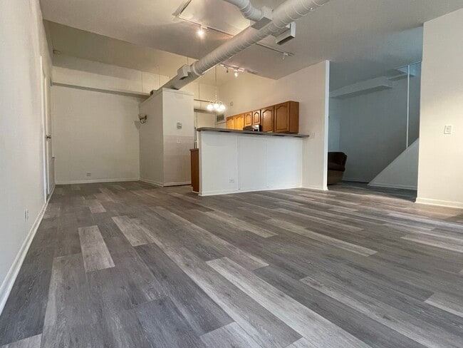 Building Photo - 1844 W Henderson St Unit 1