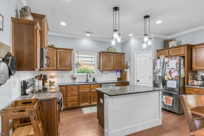 Photo - Spacious 4 Bedroom Home in Auburn