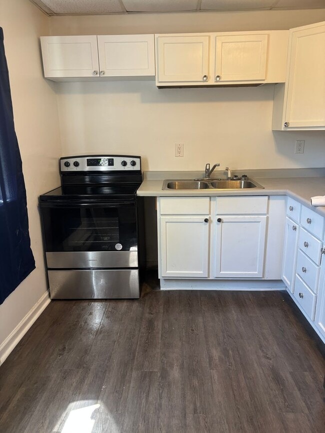 Building Photo - 2408 Brown St Unit 2408 Brown Street - B