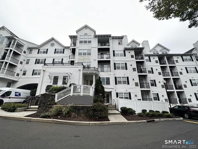100 Glenbrook Rd