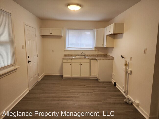 Photo - 2 br, 1 bath House - 3106 Parkdale Rd