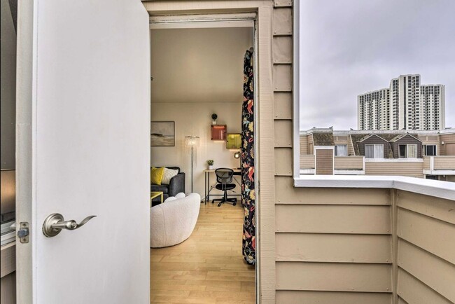 Photo - COMING SOON!!! BEAUTIFUL 1BD/1BA CONDO IN EMERYVILLE CA Unit 5401