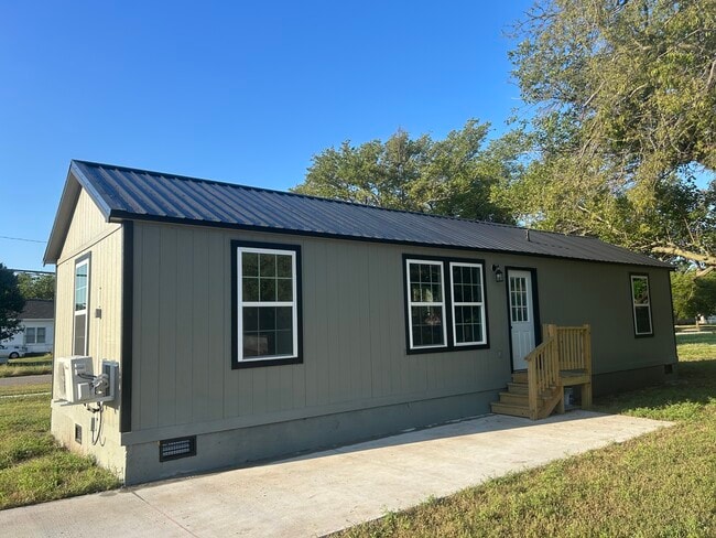 Building Photo - 502 N Palm St