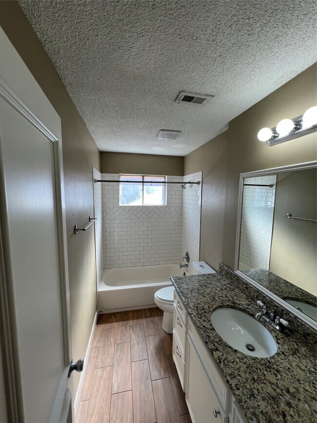 Photo - 6010 Hoover St