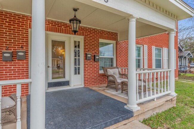 Photo - Cozy 2 Bedroom Apartment Available for Aug...