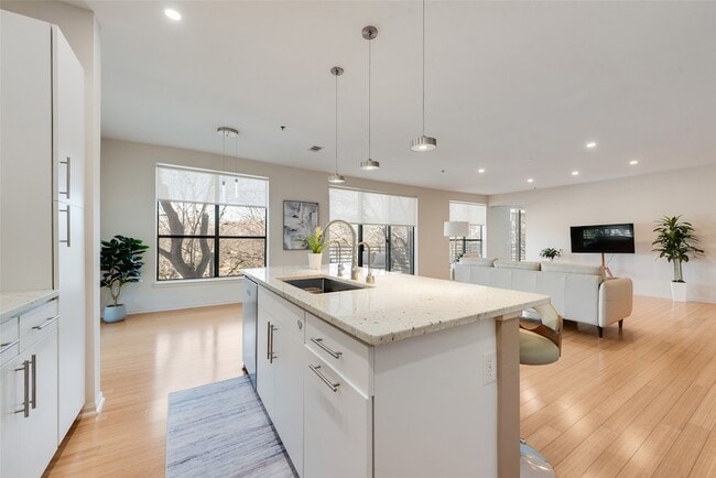 Photo - 4111 Gilbert Ave Unidad 212