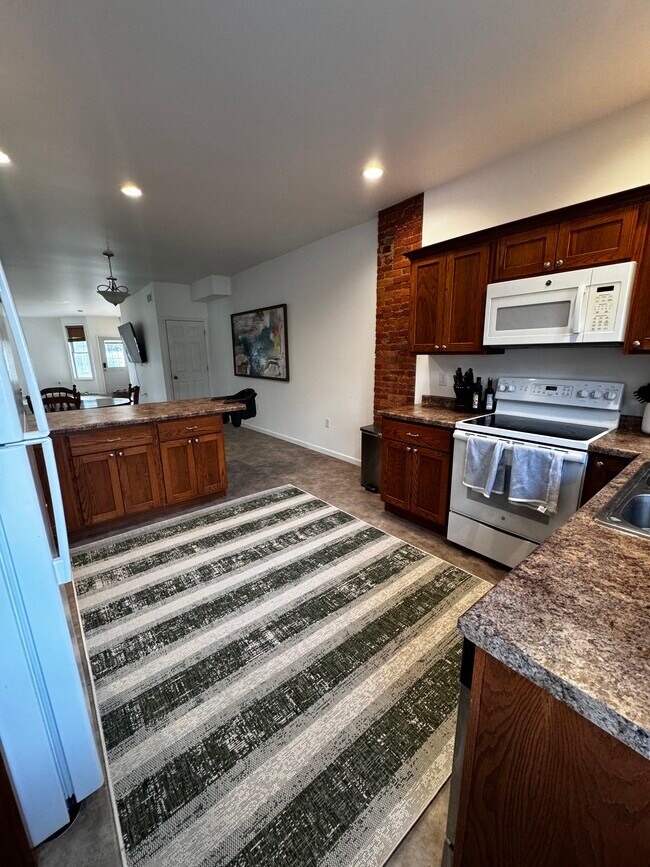 920 Center Pl Unit 920