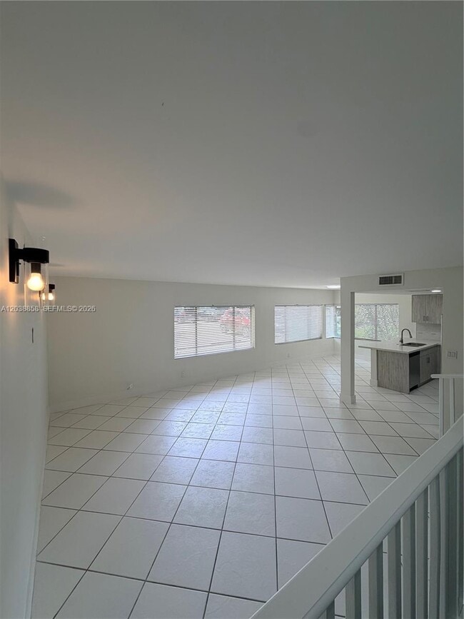 Building Photo - 4705 SW 62nd Ave Unit 104