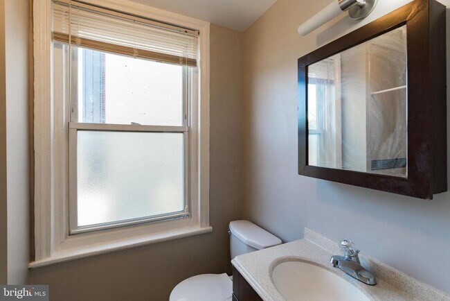 Photo - 673 N 11th St Unidad 2