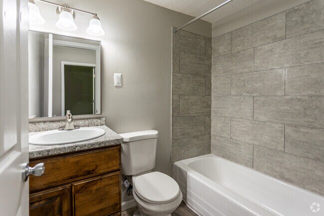 2BR, 1BA - 600SF - Bathroom