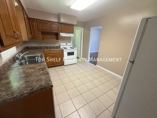 Photo - 2752 Holcomb Ave
