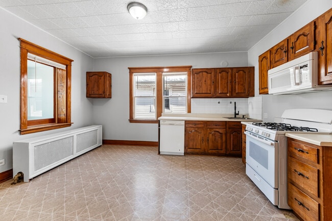 Photo - 5306 W Roscoe St Unit 2