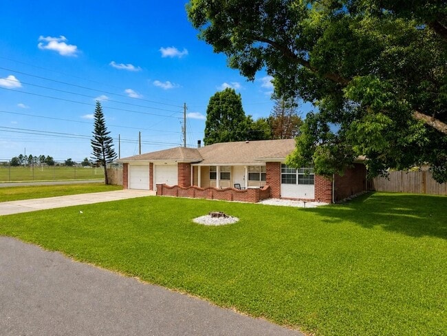 Photo - 1594 Frances St