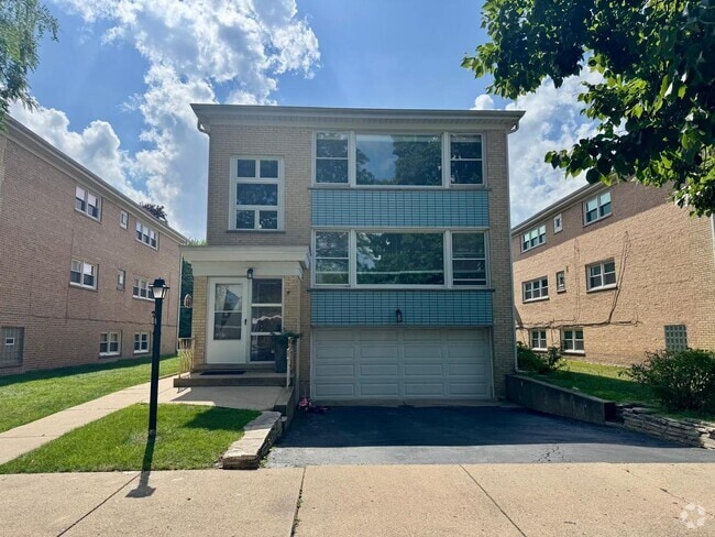 Building Photo - 6752 E Prairie Rd Unit 2 Rental