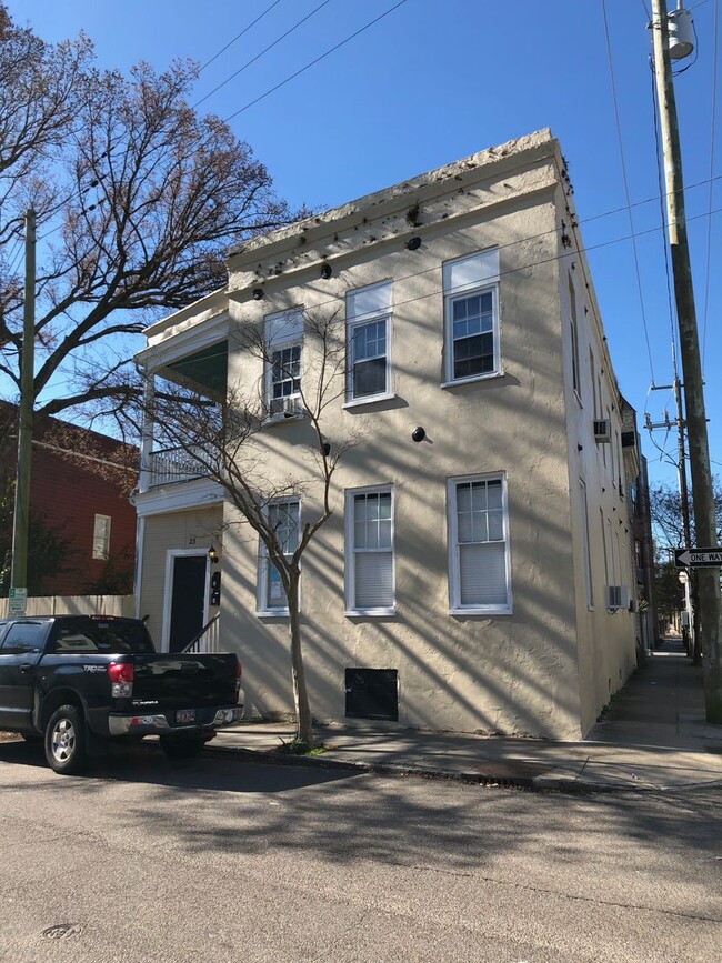 Building Photo - 23 Nassau St Unit 23 Nassau B