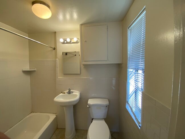 Apartment #3 - Lee Terrace Apartments Unit 4