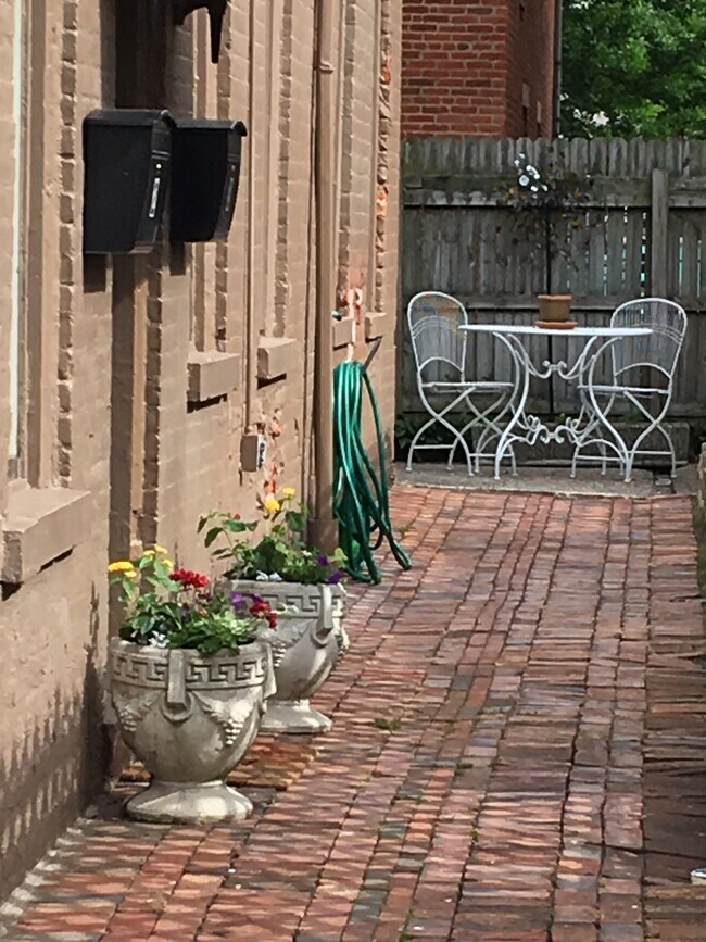 outside entry courtyard - 130 Park Pl Unit 2nd floor