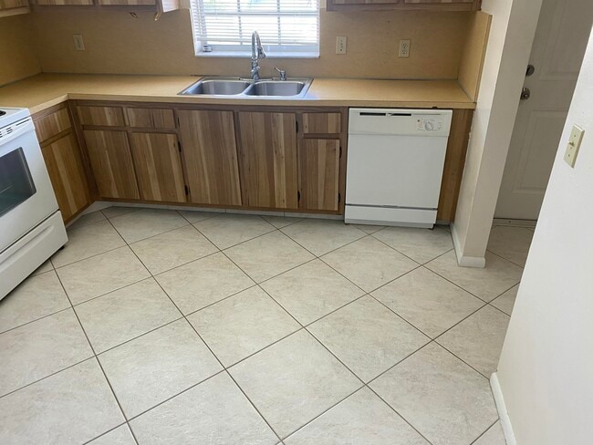 Photo - 442 Franconia Cir