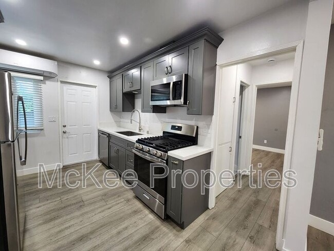 Photo - 1660 Cable St