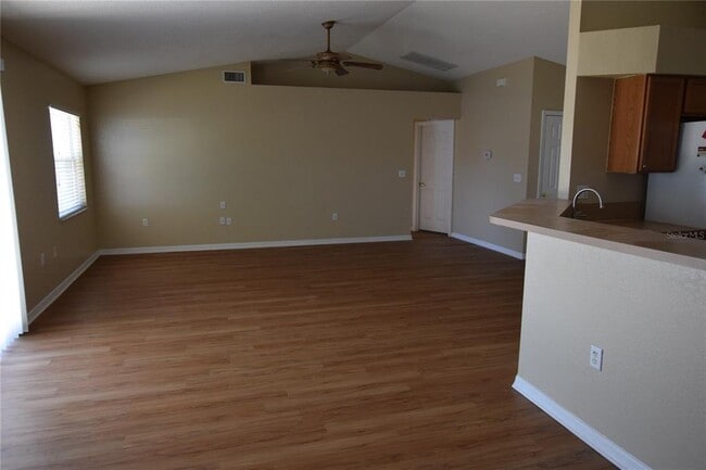 Photo - 206 Windridge St