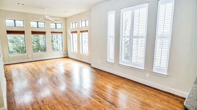 Photo - 1611 Silver St