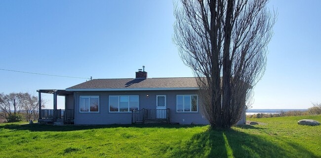 Photo - LARGE HOME WITH BEAUTIFUL VIEWS OF BOTH GR...