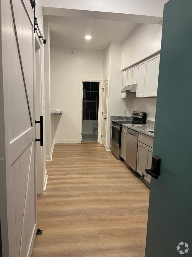 Building Photo - 1 N Potomac St Rental